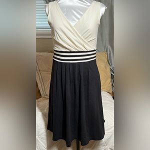 Land’s End sleeveless navy and off-white dress.